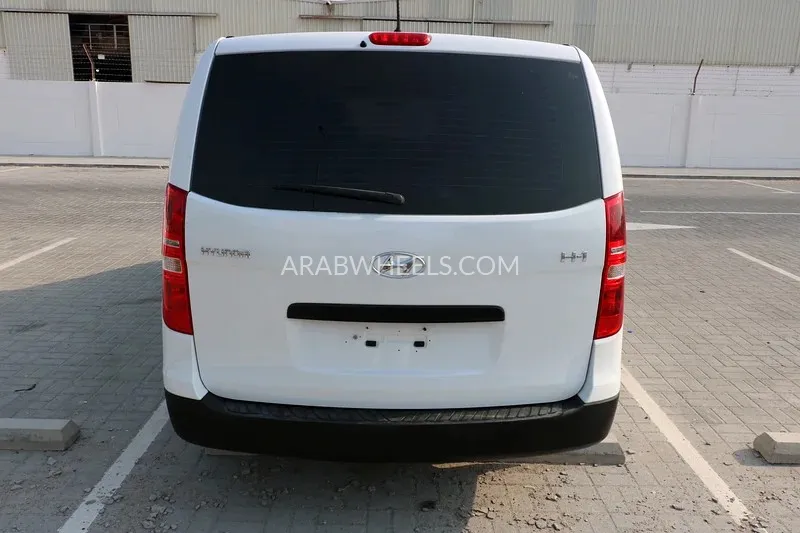 Hyundai H1 2019 for Sale in Abu Dhabi Image-3