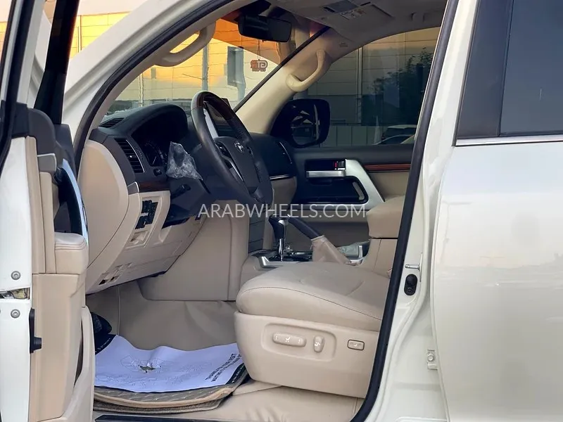 Toyota Land Cruiser 2018 for Sale in Sharjah Image-7