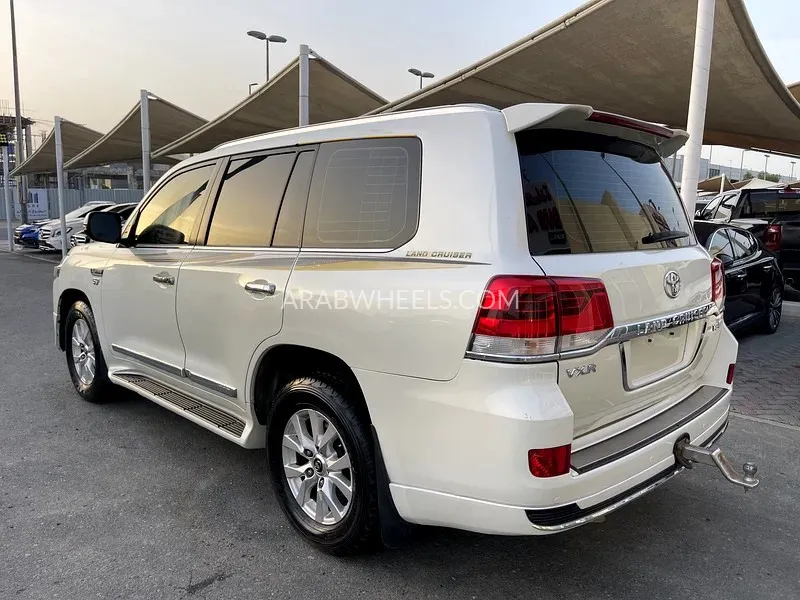 Toyota Land Cruiser 2017 for Sale in Sharjah Image-4