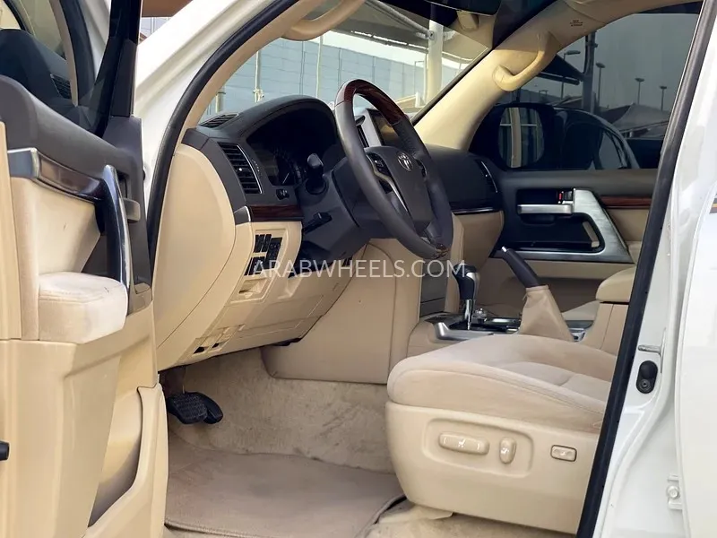 Toyota Land Cruiser 2017 for Sale in Sharjah Image-7