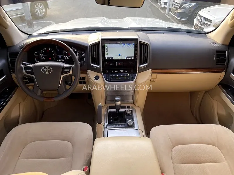 Toyota Land Cruiser 2017 for Sale in Sharjah Image-13