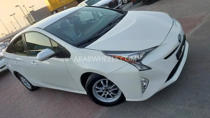 تويوتا بريوس 2018 for Sale in الشارقة Image-2