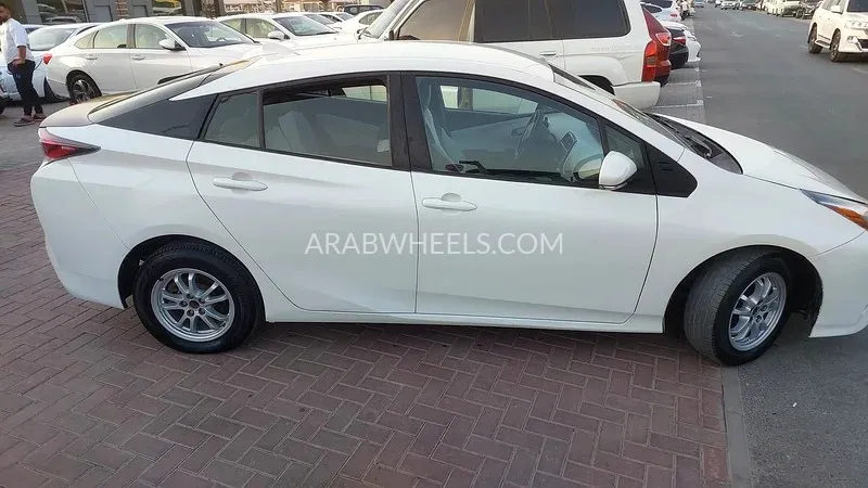 تويوتا بريوس 2018 for Sale in الشارقة Image-3