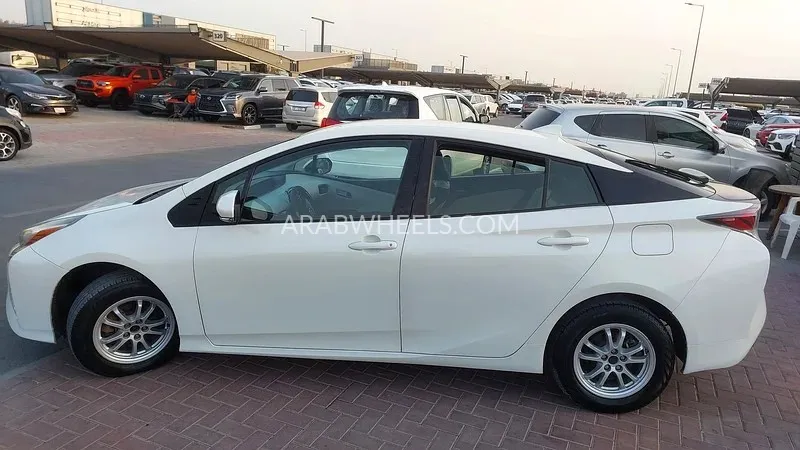 تويوتا بريوس 2018 for Sale in الشارقة Image-11