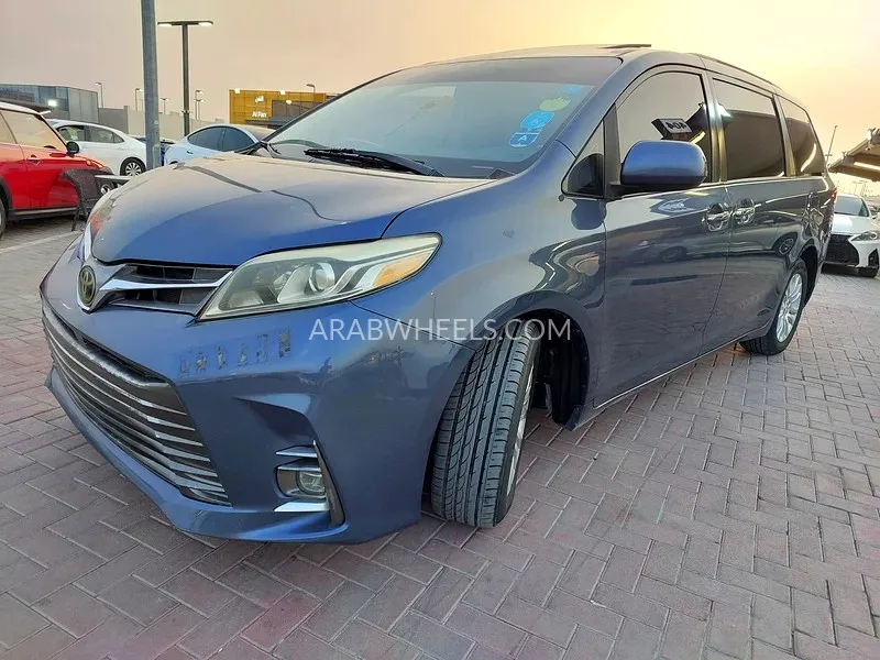 Toyota Sienna 2014 for Sale in Sharjah Image-13