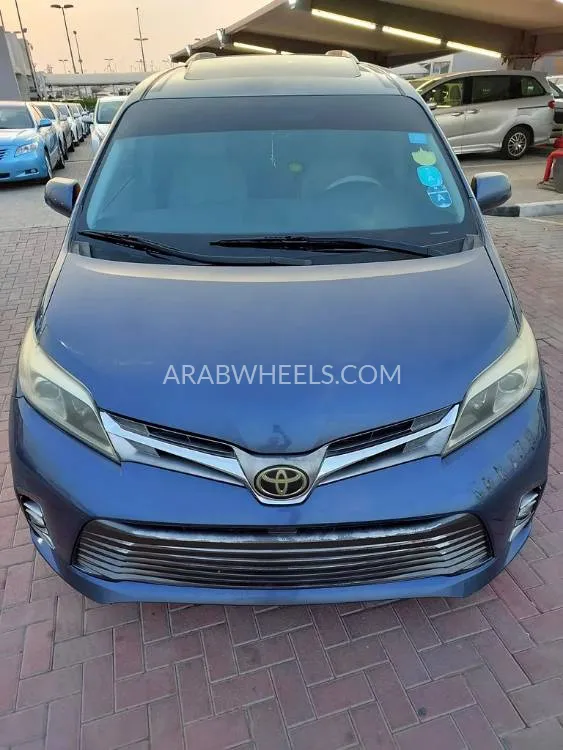 Toyota Sienna 2014 for Sale in Sharjah Image-15