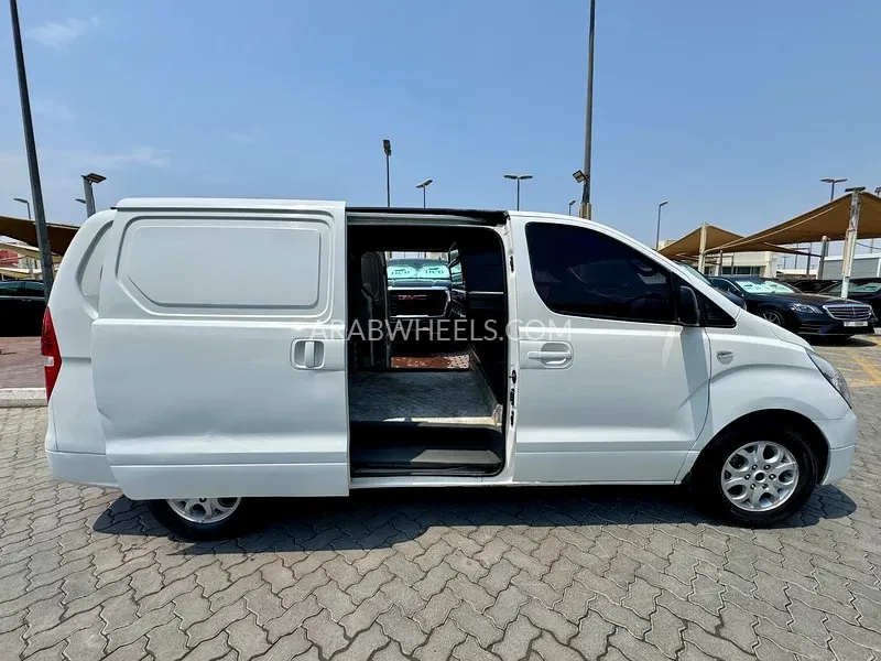 هيونداي H1 2016 for Sale in الشارقة Image-8