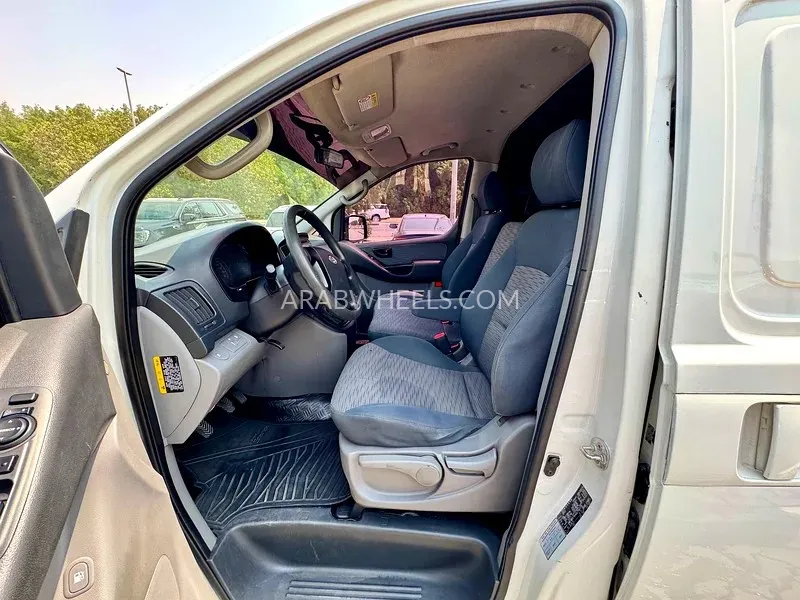 هيونداي H1 2016 for Sale in الشارقة Image-12