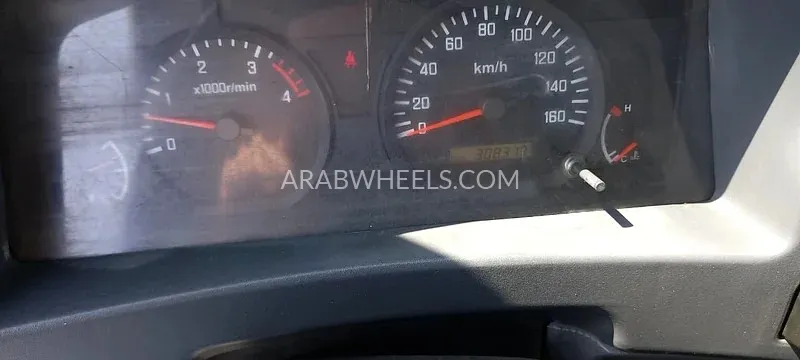 Isuzu Elf 2019 for Sale in Sharjah Image-8