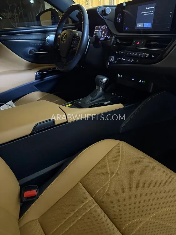 Lexus ES 2023 for Sale in Al Ain Image-3