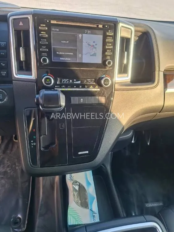 Toyota Granvia 2023 for Sale in Sharjah Image-7