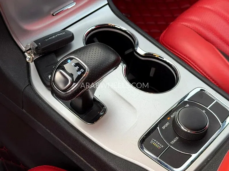 Jeep Grand Cherokee 2015 for Sale in Sharjah Image-15