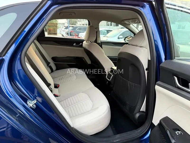 Kia K5 2023 for Sale in Sharjah Image-12