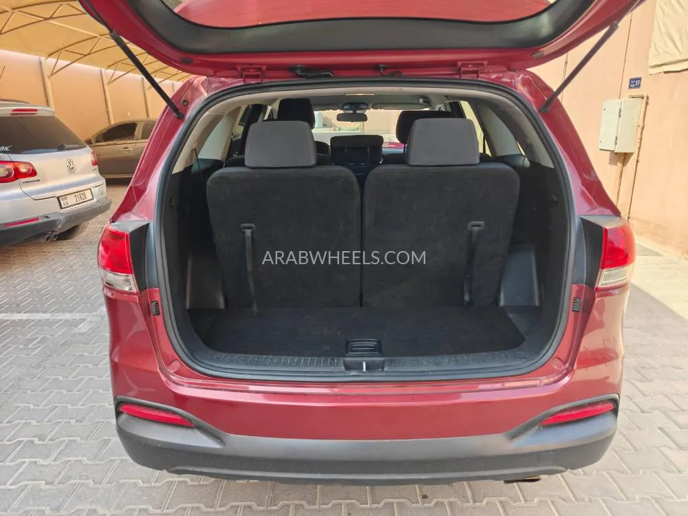 Kia Sorento 2017 for Sale in Sharjah Image-5