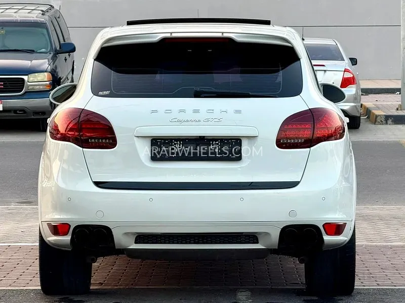 Porsche Cayenne 2014 for Sale in Sharjah Image-6