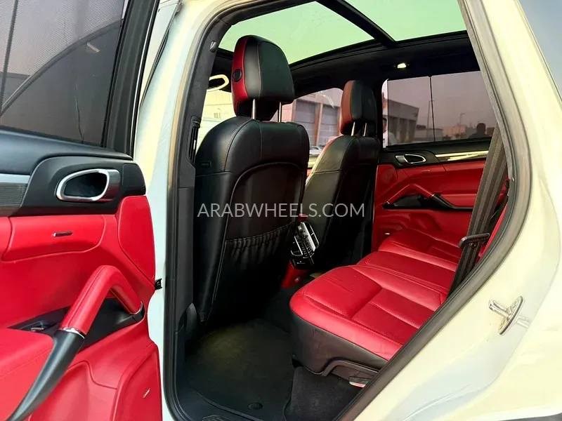 Porsche Cayenne 2014 for Sale in Sharjah Image-13