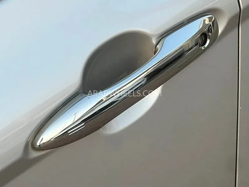 Toyota Camry 2023 for Sale in Sharjah Image-8