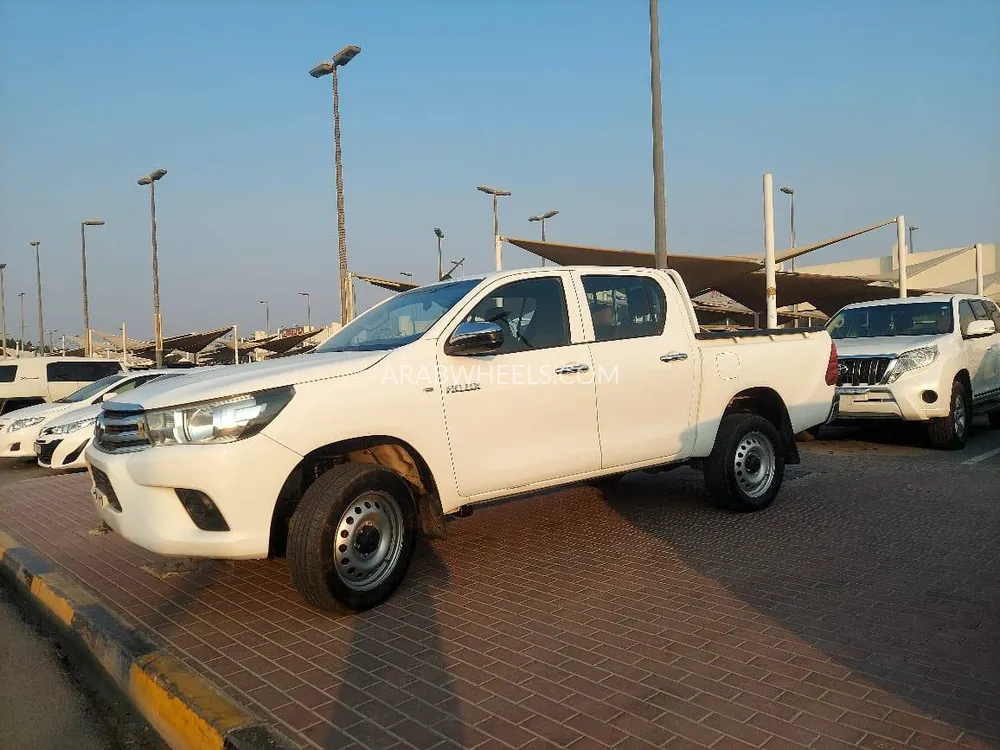 Toyota Hilux 2017 for Sale in Sharjah Image-6
