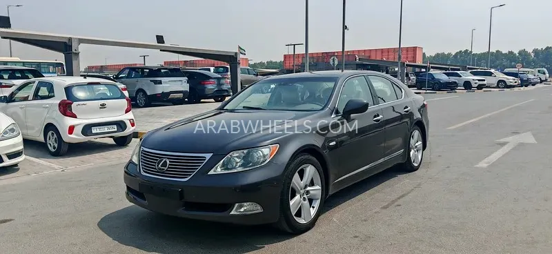 لكزس LS 2008 for Sale in الشارقة Image-2