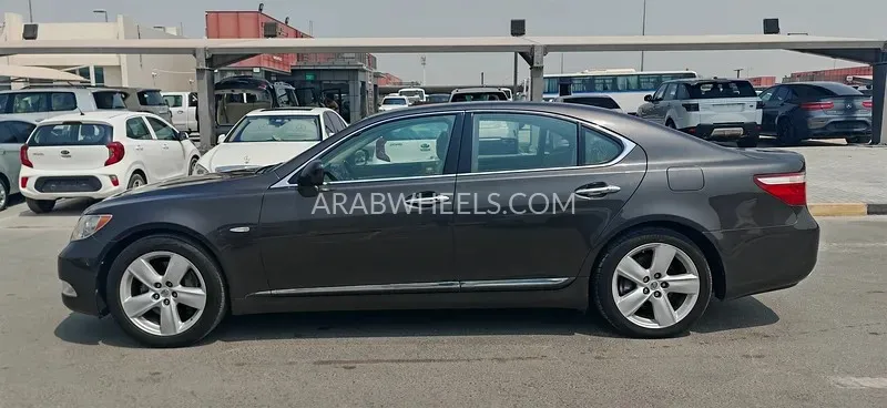 لكزس LS 2008 for Sale in الشارقة Image-8