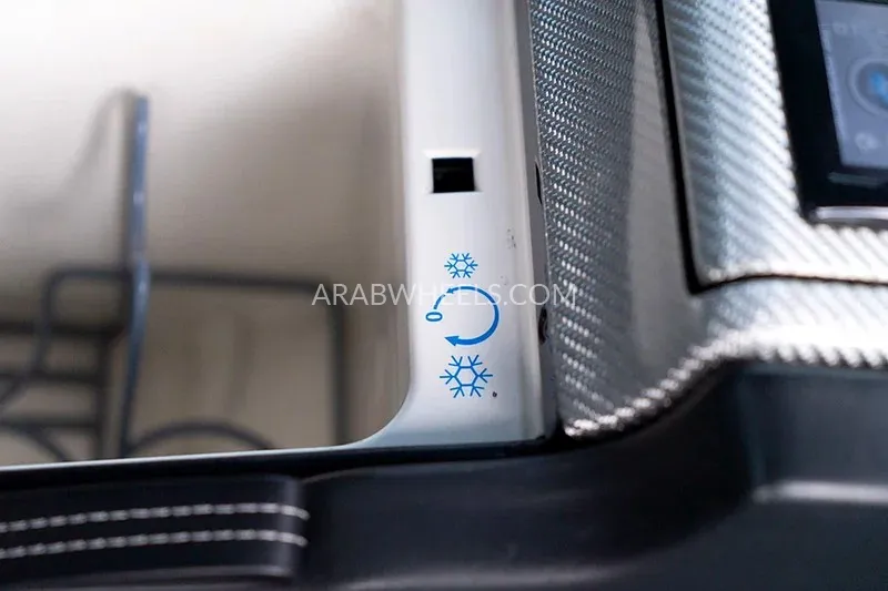 مايباخ 57 2012 for Sale in دبي Image-13