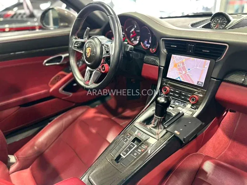 بورشه 911 2017 for Sale in دبي Image-4
