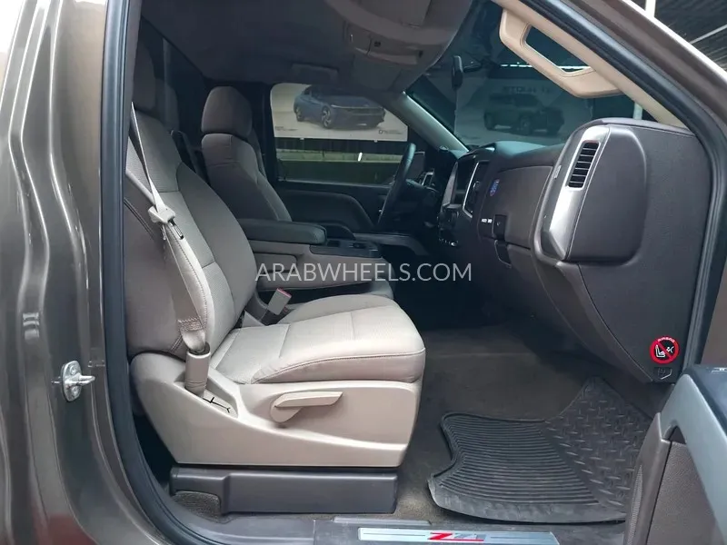 Chevrolet Silverado 2015 for Sale in Ajman Image-6