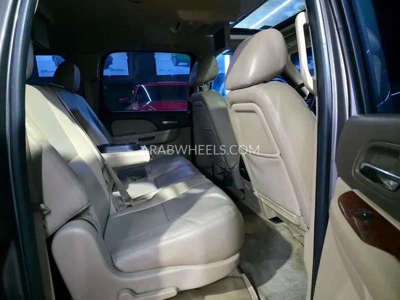 شيفروليه سوبربان 2014 for Sale in عجمان Image-7