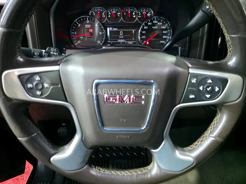 GMC Sierra 2018 for Sale in Ajman Image-9