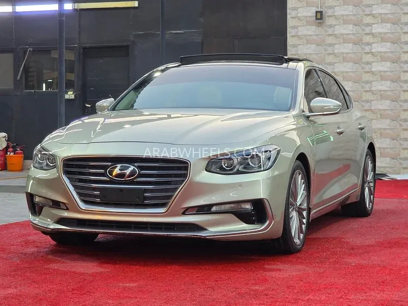 Hyundai Azera 2018 for Sale in Ajman Image-2