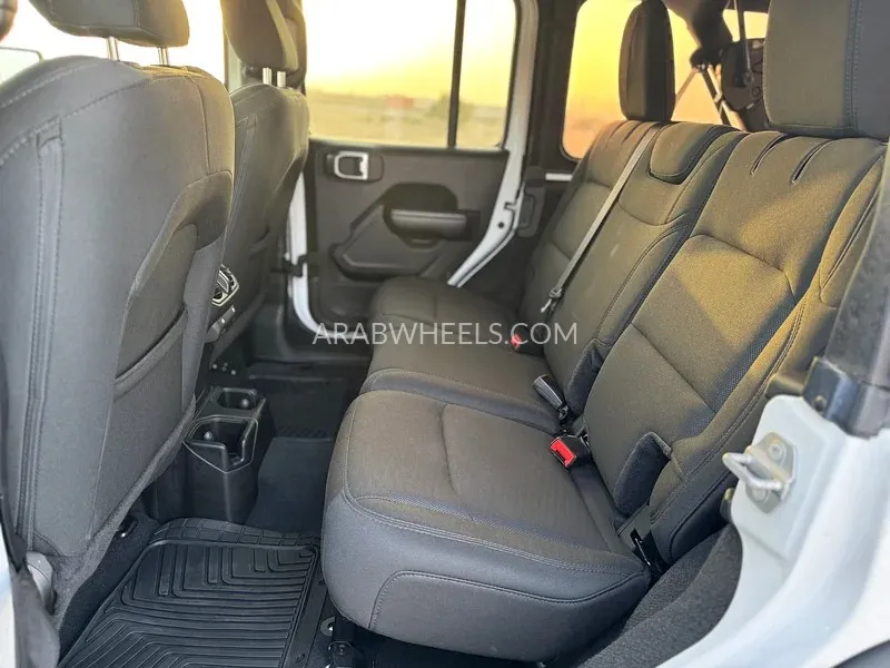 Jeep Wrangler 2019 for Sale in Sharjah Image-9