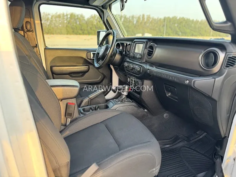 Jeep Wrangler 2019 for Sale in Sharjah Image-10