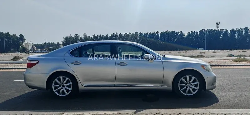 Lexus LS 2009 for Sale in Sharjah Image-7