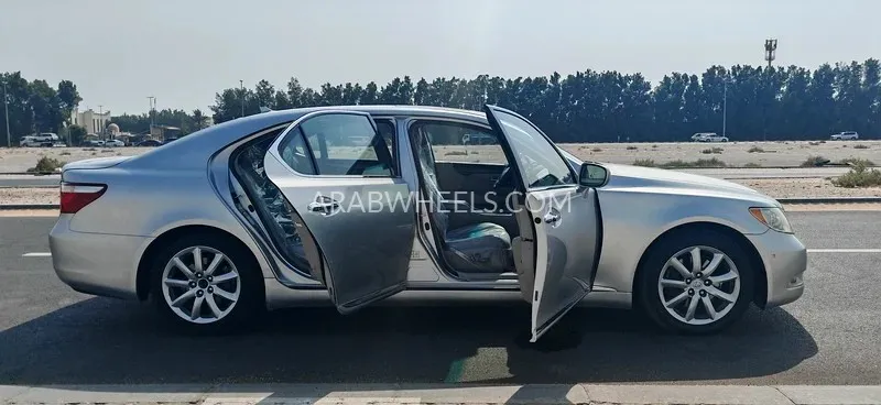 Lexus LS 2009 for Sale in Sharjah Image-8