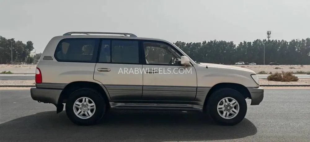 Lexus LX 2002 for Sale in Sharjah Image-3