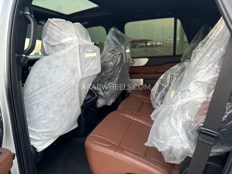 Lincoln Navigator 2024 for Sale in Sharjah Image-9