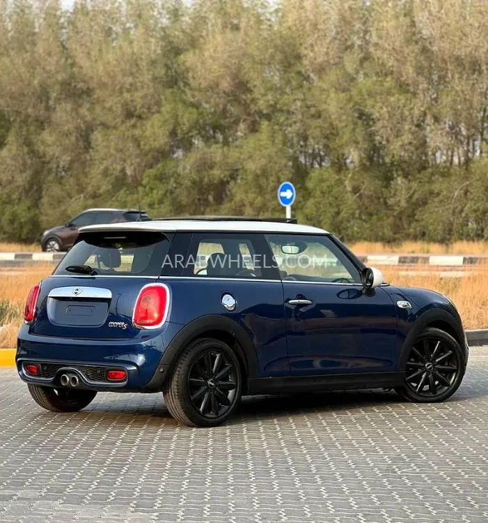 Mini Cooper 2018 for Sale in Sharjah Image-4