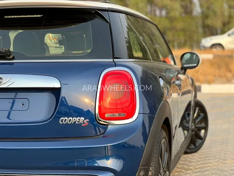 Mini Cooper 2018 for Sale in Sharjah Image-8
