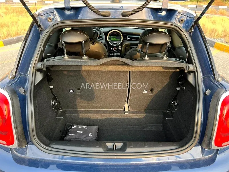 Mini Cooper 2018 for Sale in Sharjah Image-19