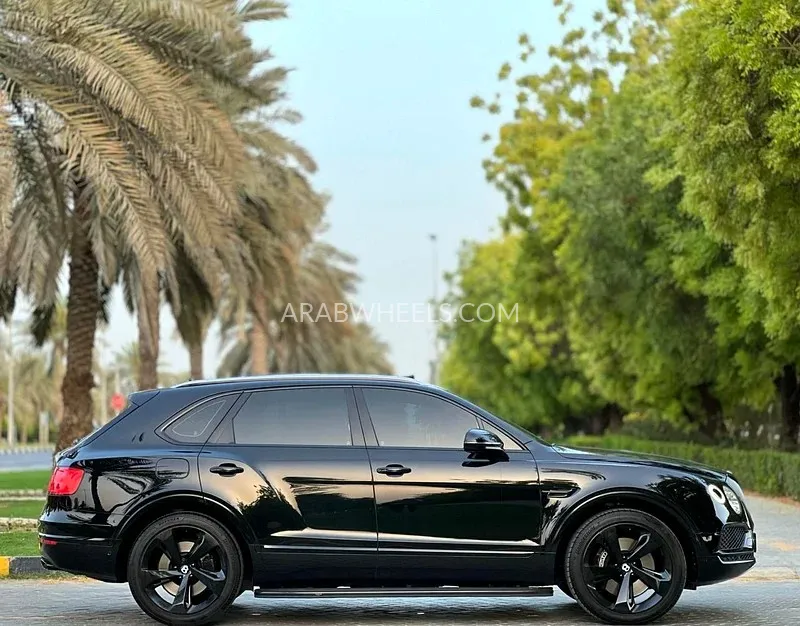 بينتلي بينتايجا 2018 for Sale in الشارقة Image-8