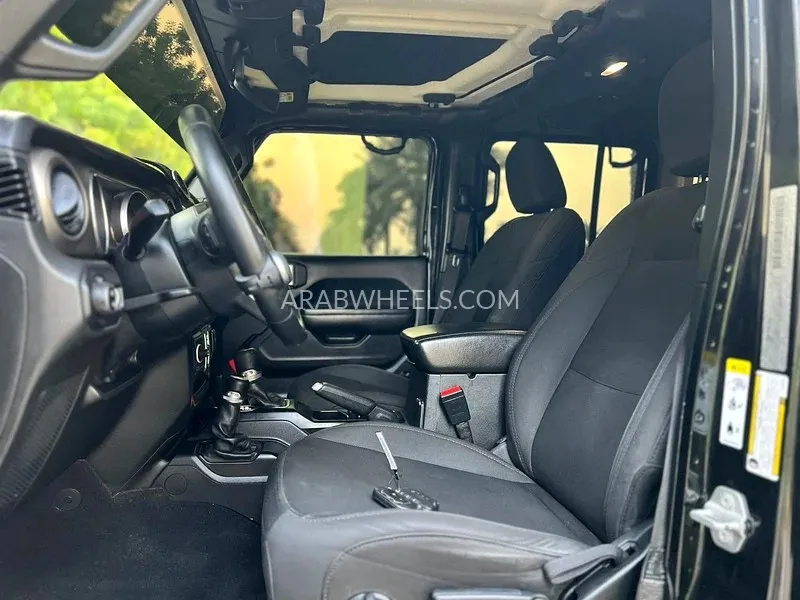 Jeep Wrangler 2018 for Sale in Sharjah Image-12