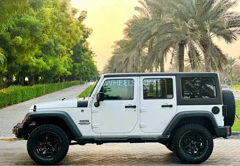 Jeep Wrangler 2016 for Sale in Sharjah Image-6