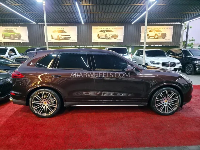 Porsche Cayenne 2017 for Sale in Ajman Image-4