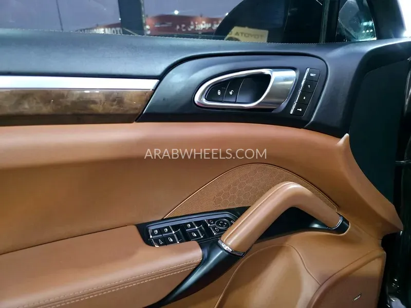 Porsche Cayenne 2017 for Sale in Ajman Image-18