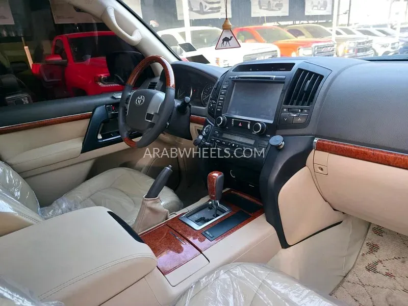 Toyota Land Cruiser 2014 for Sale in Ajman Image-12