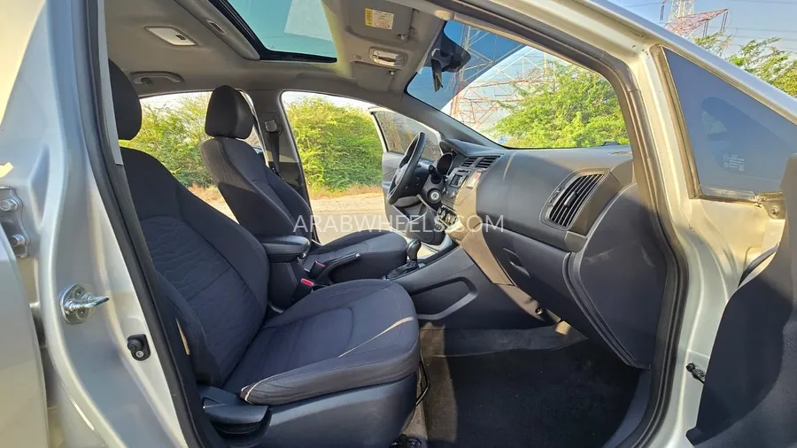 Kia Rio 2015 for Sale in Sharjah Image-3