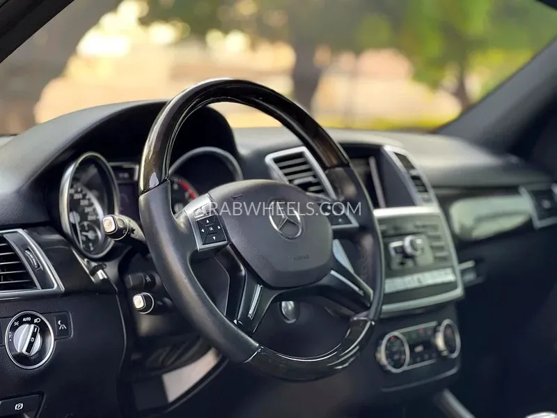 Mercedes Benz M Class 2013 for Sale in Sharjah Image-10