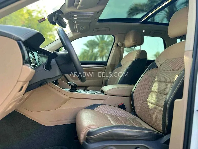 Volkswagen Touareg 2018 for Sale in Sharjah Image-10