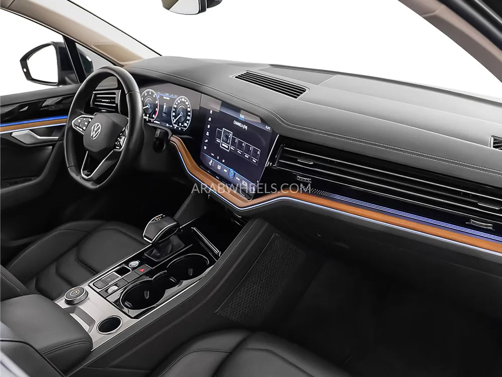 Volkswagen Touareg 2022 for Sale in Dubai Image-12
