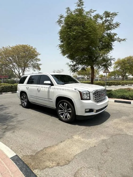 GMC Yukon 2019 for Sale in Ajman Image-2